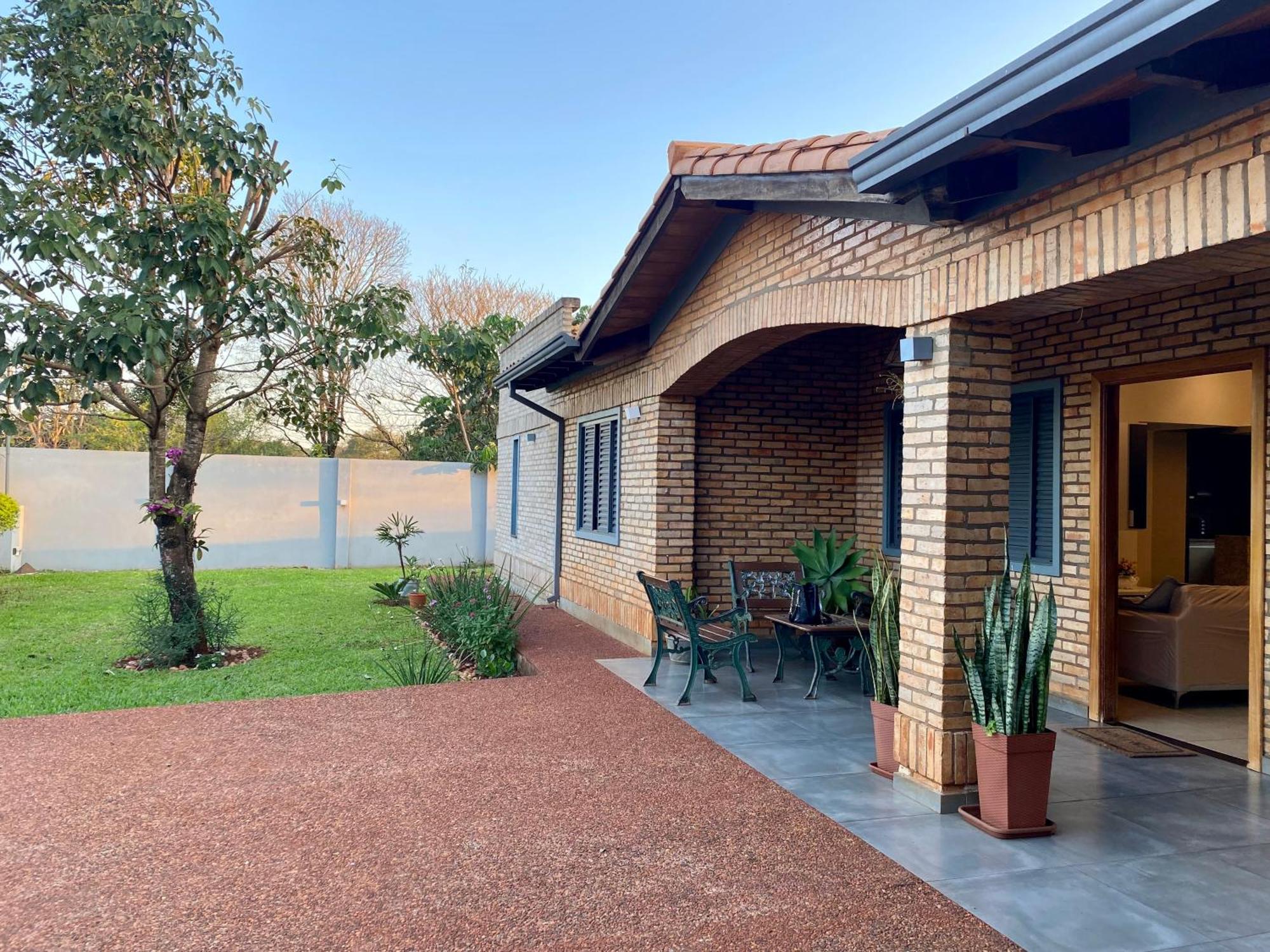 Moderna Y Unica Casa Independiente Con Jardin Y Estacionamiento Ciudad del Este Ngoại thất bức ảnh